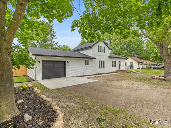 412 S Woodworth St, Corunna, MI 48817