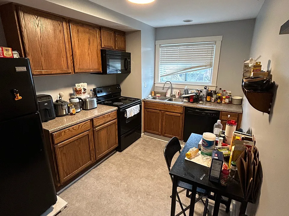96 Floral Ave #4