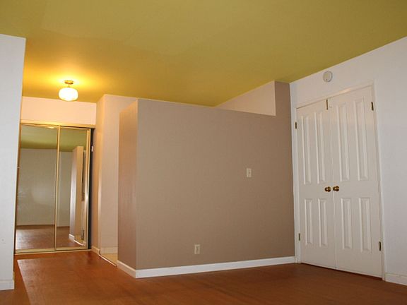 5th image of 2710 Doidge Ave