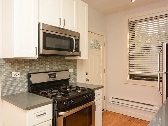4th image of 2319 N Rockwell St APT 1A