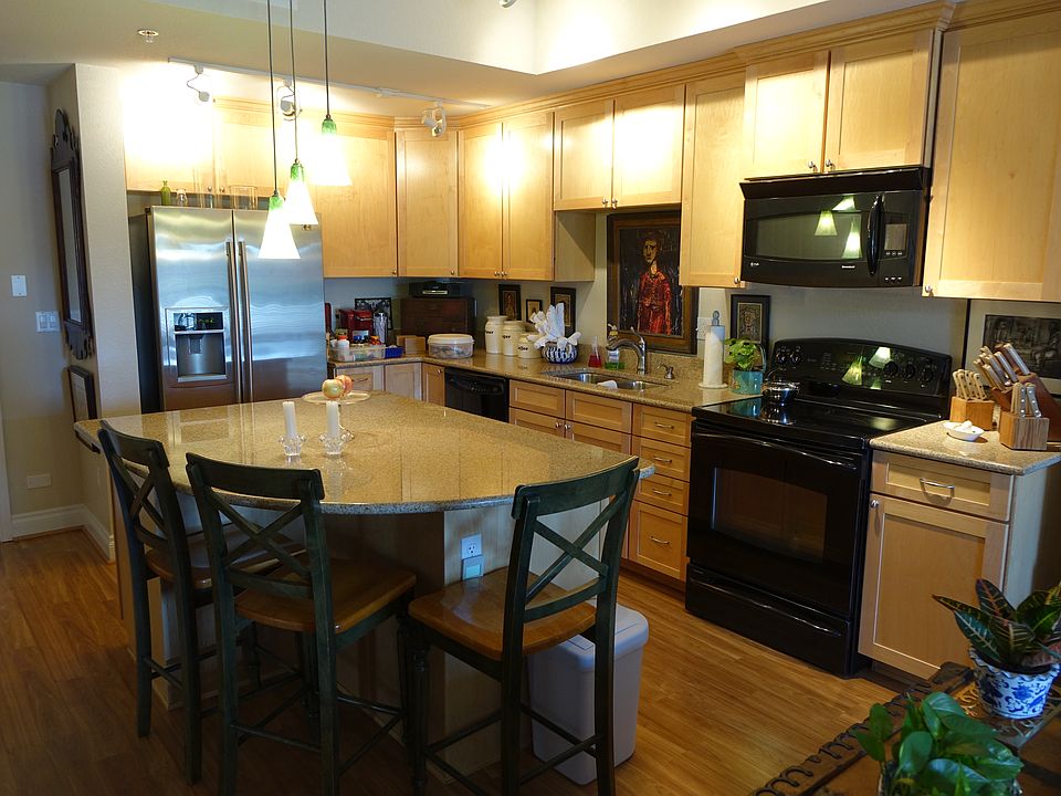 Kitchen with island