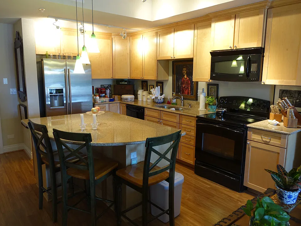 Kitchen with island