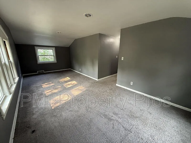 2 bed, 1.0 bath, 800 sqft, $1,000 — Photo 2