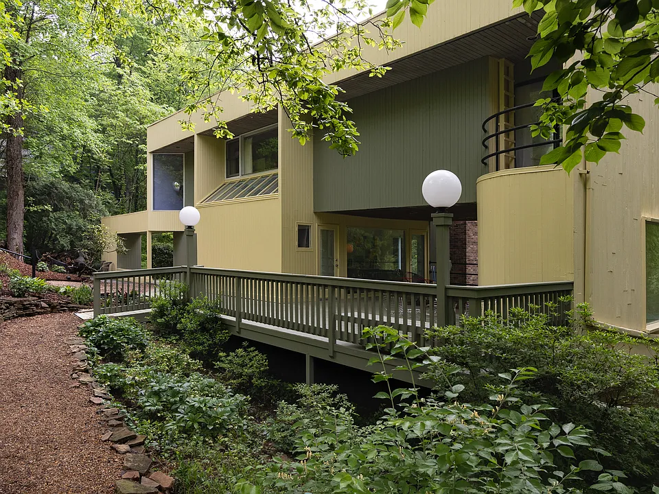 4715 River Oak Dr