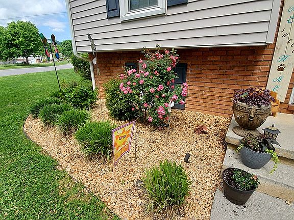 5th image of 3891 Hyde Park Dr