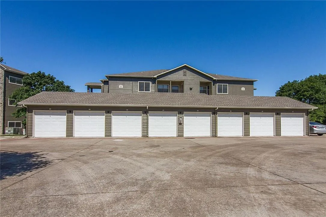 3 bed, 2.0 bath, 1192 sqft, $1,450 — Photo 3