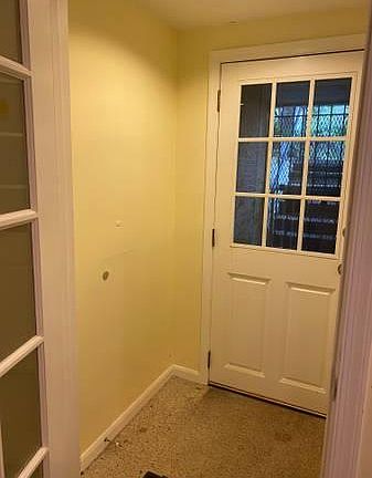 Entry way vestibule into apartment