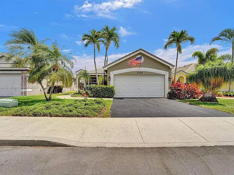 2704 Pinewood Ct — Photo 27