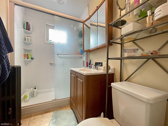 landlord_unit_photo_65981013_11