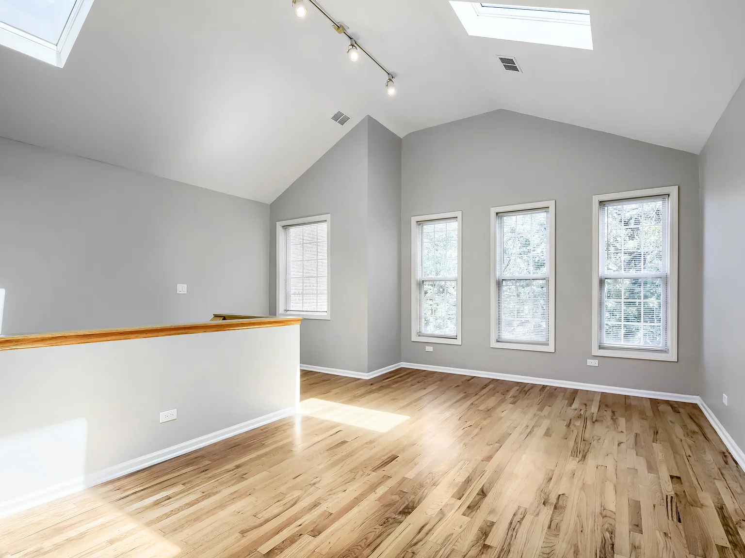 3 bed, 1300 sqft, $3,150 — Photo 1