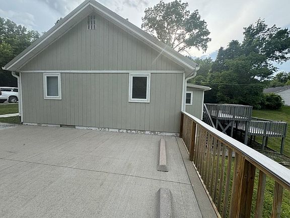 4th image of 11828 E Roberts St