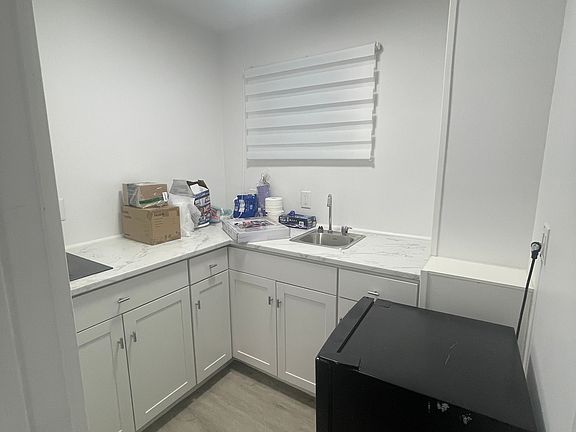 5th image of 1511 Pine Ave APT 7