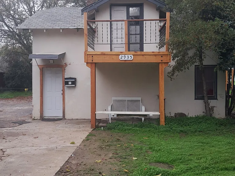 2935 Oleander Ave — Photo 4