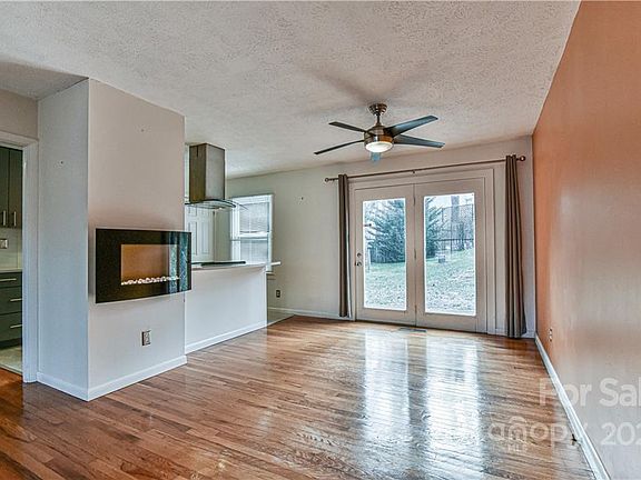 4th image of 34 Tanglewood Dr