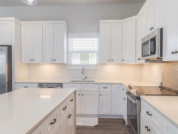 5th image of 156 Markham Dr