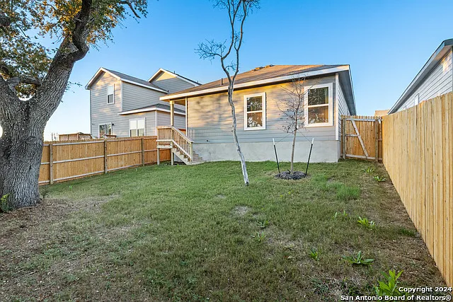 14666 Emerio Dr — Photo 23