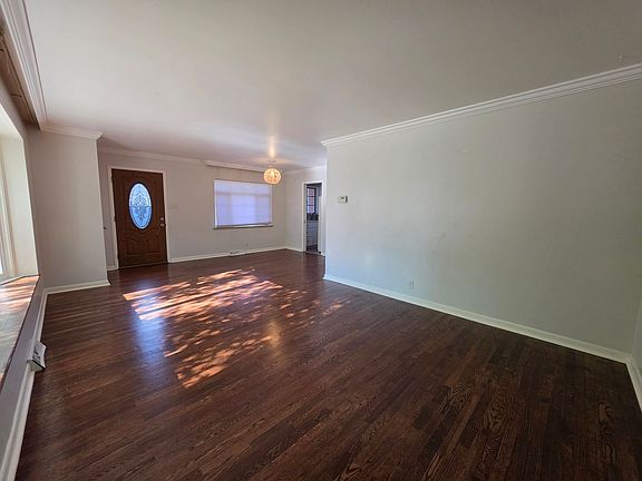 5th image of 245 Garnet St