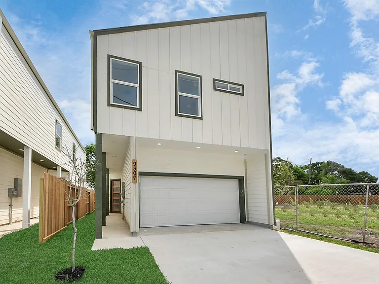 9307 Jutland Rd — Photo 1