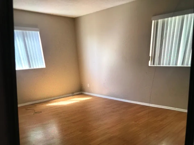 501 E Magnolia Blvd — Photo 5
