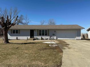 847 8th Ave NW, Sioux Center, IA 51250