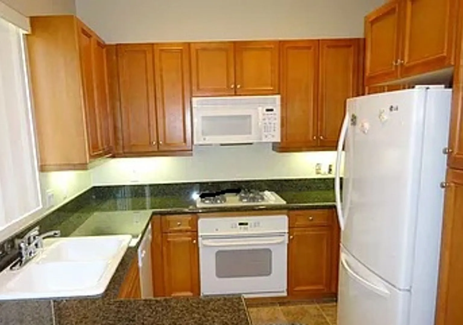 Sabre Springs Condo 2 Bedroom 2 Bathroom for Rent — Photo 3