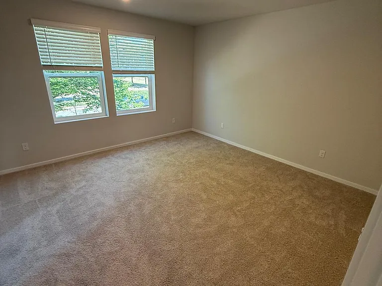 1102 SE 193rd Pl — Photo 11