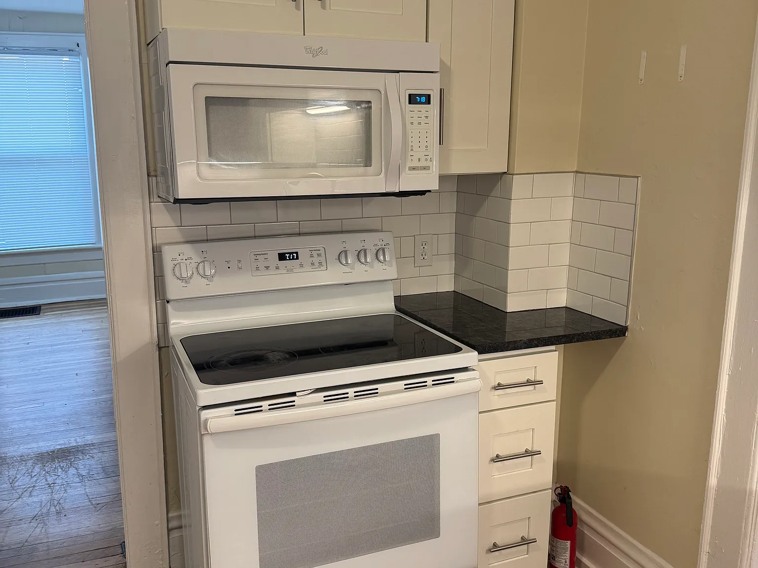 4 bed, 1.5 bath, 1825 sqft, $2,450 — Photo 4