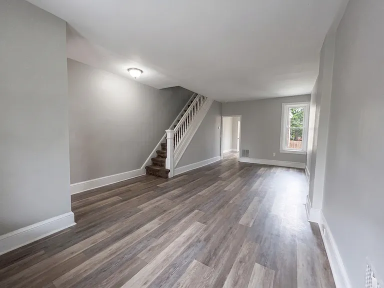 334 Oak St — Photo 3