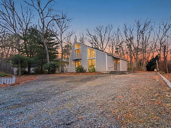 2nd image of 18 Sand Dollar Ln