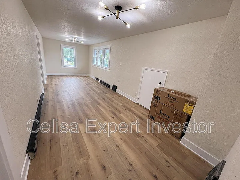 2 bed, 1.0 bath, 920 sqft, $1,000 — Photo 1