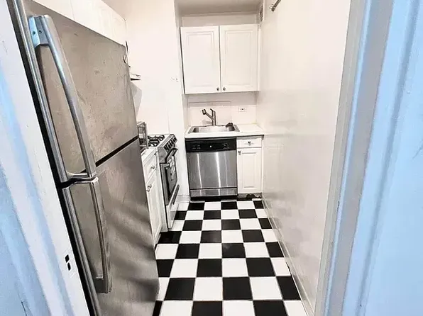 135 East 54th Street image 9 of 9