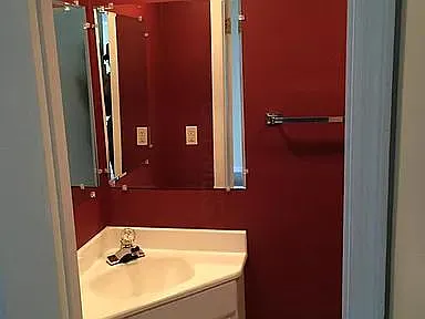 943 Manor Ln #P — Photo 2