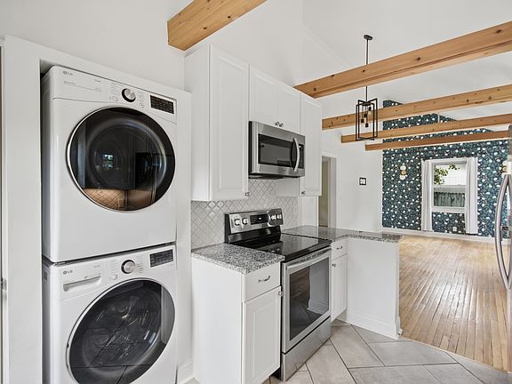 3rd image of 232 Ridgeway Dr