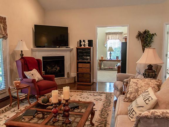 5th image of 30 Cardinal Ln