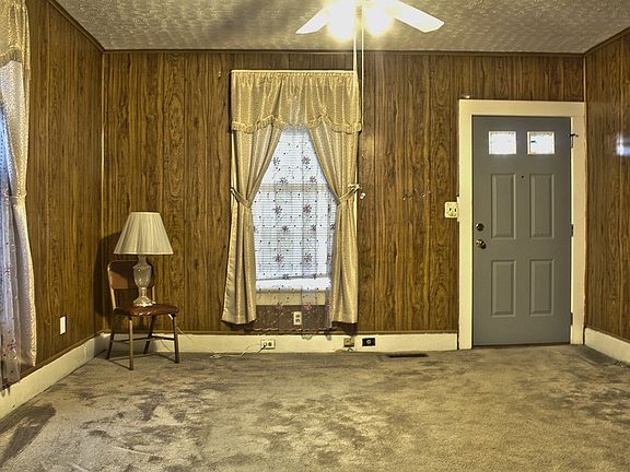 4th image of 215 E Caldwell Ave