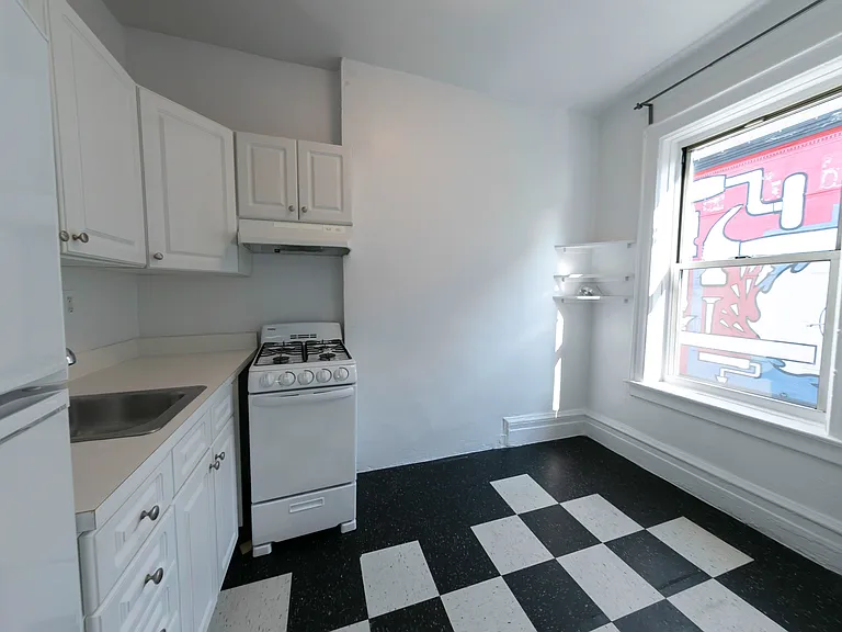 172 Spring St #10 — Photo 3