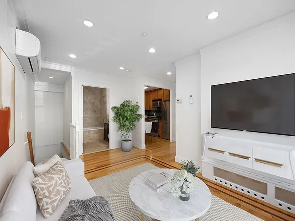 216 Calyer St APT 1A, Brooklyn, NY 11222