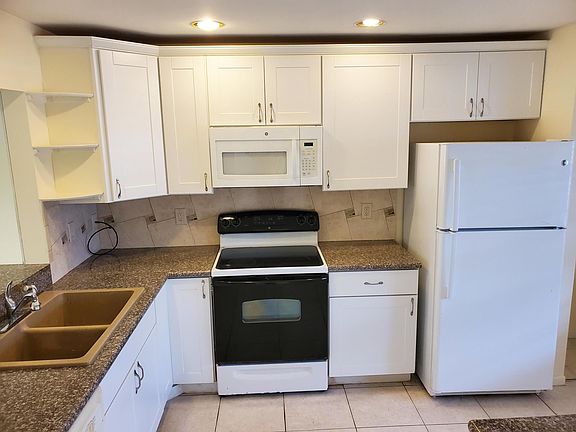 4th image of 4345 Lucerne Villas Lane