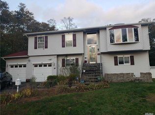 5 Howard St, Wheatley Heights, NY 11798