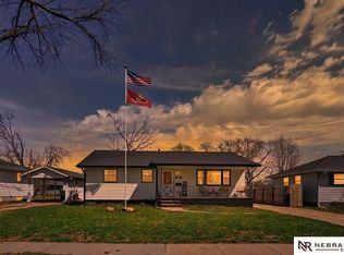618 N 15th St, Blair, NE 68008