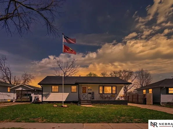 618 N 15th St, Blair, NE 68008