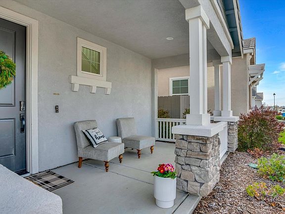 5th image of 821 Cosmos Drive