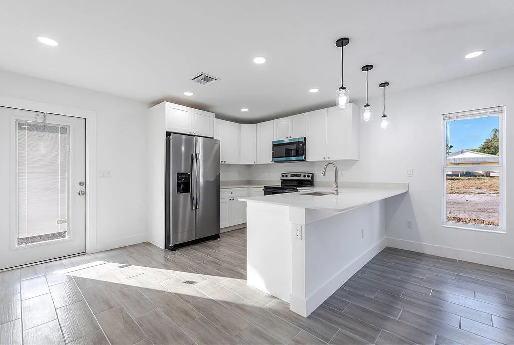 3 bed, 2.0 bath, 1167 sqft, $2,500 — Photo 4