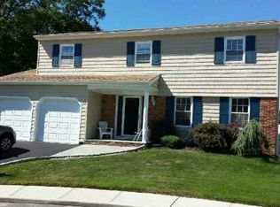 29 Henni Ct, Syosset, NY 11791