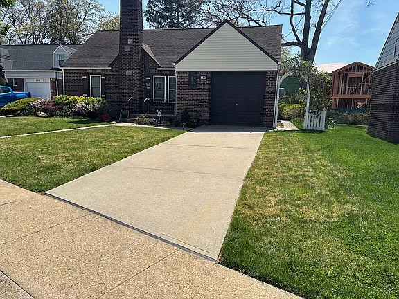 200 Edward Ct — exterior photo