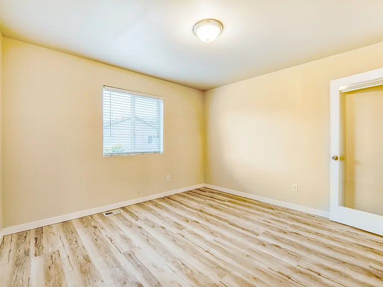 1439 49th St NE — Photo 19