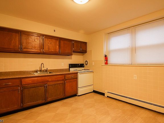 5th image of 69-71 Magnolia St Unit 1