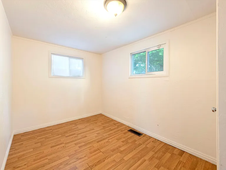 836 E Browning Ave — Photo 9