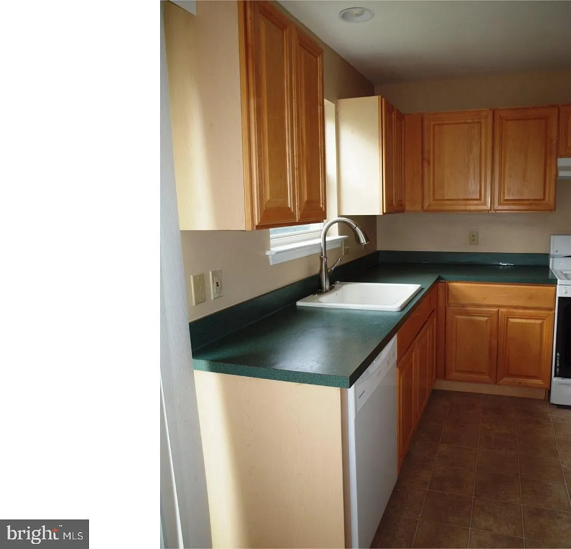 2 bed, 2.5 bath, 1489 sqft, $1,950 — Photo 3