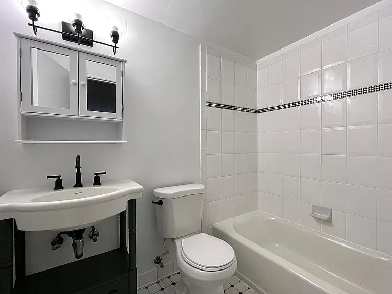 903 1/2 C St NE #B — Photo 8